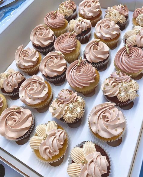 Rose Gold Wedding Cupcakes, Pink And Brown Cupcakes, Pink And Rose Gold Cupcakes, Boho Chic Cupcakes, Dusty Pink Cupcakes, Neutral Cupcakes Color Palettes, Boho Baby Shower Cupcakes Girl, Boujee Cupcakes, Rose Gold Frosting