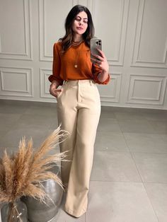 Office Arrangement, Fashionable Work Outfit, Easy Chic, Stylish Work Attire, Professional Outfits Women, Chic Fall Outfits, Business Casual Outfits For Work, Everyday Fashion Outfits, Casual Day Outfits