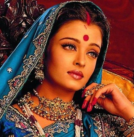 Aishwarya Rai Pictures, ऐश्वर्या राय, Nail Polish Style, Dance India Dance, Polish Style, Meldi Ma Hd Photo, Nail Pics, Fresh Clothes, Bengali Bridal Makeup