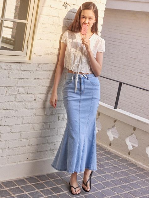 Mermaid Jean Skirt Outfit, Maong Skirt Outfit, Elegant Fitted Denim Skirt, Mermaid Skirt Outfit Casual, Mermaid Skirt Outfit, Mermaid Denim Skirt, Denim Mermaid Skirt, Maong Skirt, Chic High-waist Ruffled Denim Skirt