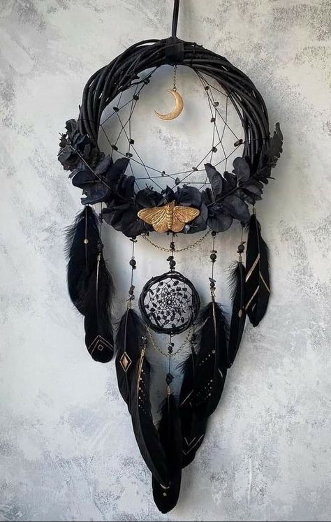 Native American Dream Catcher, Atrapasueños Diy, Dream Catcher Patterns, Dream Catcher Mobile, Beautiful Dream Catchers, Native Artwork, Dream Catcher Decor, Wiccan Crafts, Black Dream Catcher