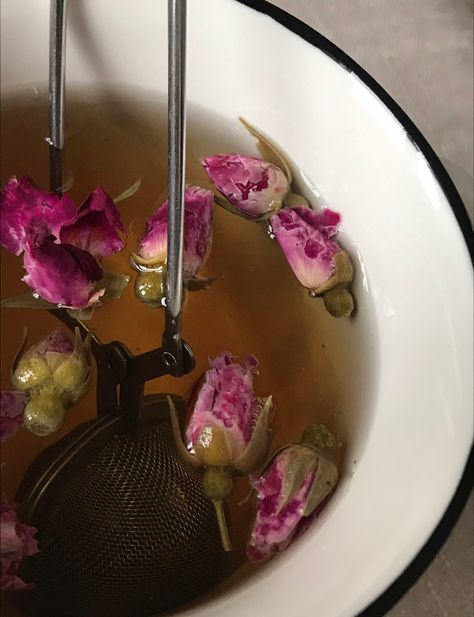 Tea Wallpaper, Tea Aesthetic, Clean Lifestyle, Healthy Lifestyle Habits, Vegan Foodie, Pretty Drinks, Flower Therapy, Rose Tea, Tea Art