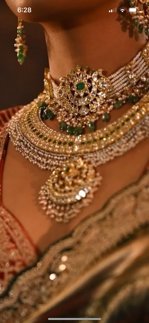 Tanishq Bridal Jewellery, Radhika Jewellers Usa, Moti Set Design, Jadau Jewellery Traditional, Lagna Patrika, Bole Chudiyan, Moti Set, Leg Accessories, Beaded Wedding Jewelry