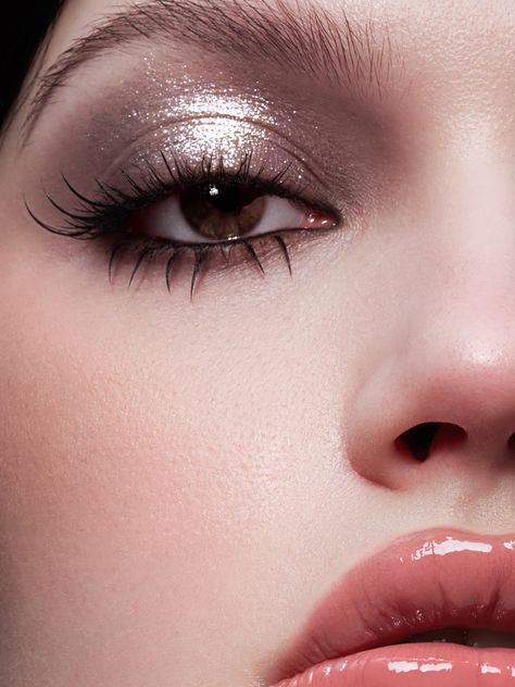 Silver Makeup Looks For Hooded Eyes, Hooded Eye Silver Makeup, Silver Eyeshadow Looks Hooded Eyes, Shimmer Eyeshadow Hooded Eyes, Silver Glitter Eye Makeup Hooded Eyes, Eyeshadow Partially Hooded Eyes, Silver Eyeshadow Looks, Venus Trap, Silver Eyeshadow