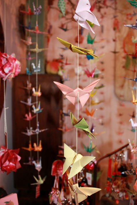 Hanging Origami, Origami Garland, Origami Decor, Origami Mobile, Origami Butterfly, Diy Papier, 3d Origami, Origami Crane, Diy Origami