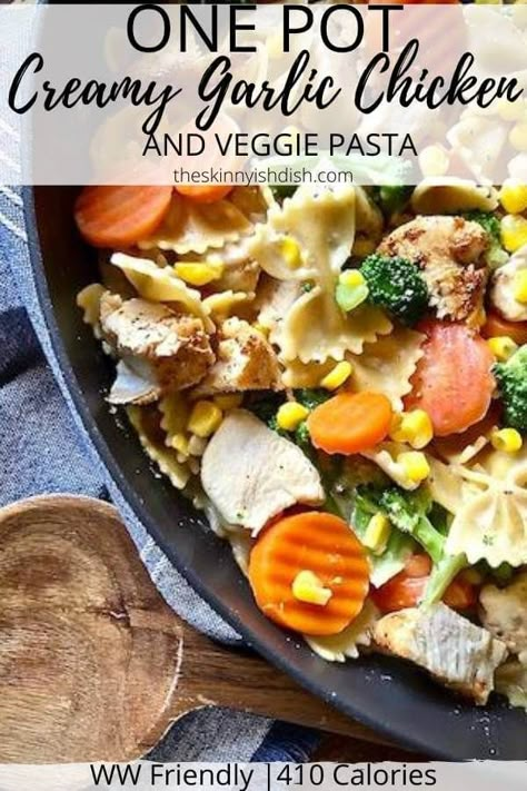 Chicken Pasta With Veggies, Creamy Garlic Chicken Pasta, Pasta With Veggies, Carrots Chicken, Skinnyish Dish, Garlic Chicken Pasta, Pasta Food Recipes, Pasta With Chicken, Creamy Garlic Chicken