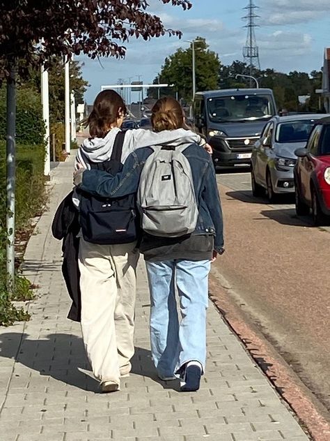 Walking With Backpack Reference, Walk To School Aesthetic, School Trips Aesthetic, Film Moodboard, Casual Poses, Walking To School, Downtown Aesthetic, Boy Walking, Emperors New Clothes