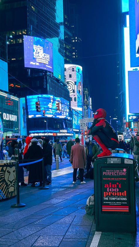 Spiderman In New York, Spiderman New York, New York Pictures, Spiderman Pictures, Map Of New York, Queens New York, New York Life, Blue City, Big Apple