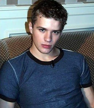 RYAN PHILLIPPE / ACTOR ! Ryan Philipe, Dazed And Confused Movie, Ryan Phillipe, Ryan Phillippe, Cruel Intentions, School Paper, Jennifer Love Hewitt, A Frame House, Sarah Michelle Gellar