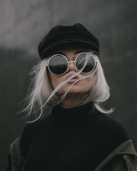 Rise and grind #teamgreylayers Cat Eye Colors, Circle Sunglasses, نظارات شمسية, Hair Shades, Trending Sunglasses, Jolie Photo, Looks Style, Round Sunglass Women, White Hair