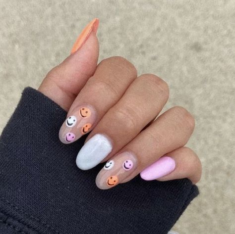 Emily Face Nails, Face Nails, Cute Simple Nails, Vibrant Nails, Seasonal Nails, Cute Gel Nails, Easter Nails, Funky Nails, Nails Inspo