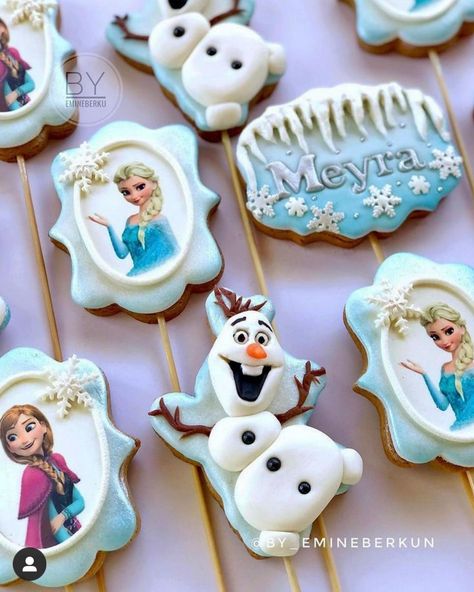 AmericanTraditionCookieCutters on Instagram: “@by_emineberkun” Frozen Cookies Disney, Olaf Cookies, Frozen Themed Birthday Cake, Frozen Birthday Party Decorations, Frozen Biscuits, Frozen Theme Cake, Frozen Party Decorations, Birthday Cake For Mom, Elsa Cakes