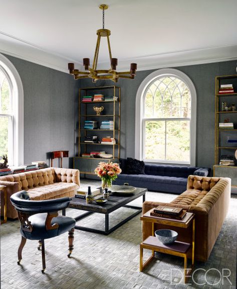 1stdibs founder Michael Bruno realizes his dream home–a sophisticated and minimal home in New York’s historic Tuxedo Park–with the help of designer Windsor Smith Timeless Sofa, Lustre Design, Design Salon, Decoration Inspiration, A Living Room, Chic Home, Small Living Room, Small Living, Elle Decor