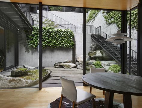 Gallery of Courtyard House on a Steep Site / Robert Hutchison Architecture + Maul Architecture - 25 Sunken Courtyard, Center Courtyard, Architecture Courtyard, Basement Flat, Luxury Exterior, Landscape Architecture Drawing, Courtyard Design, Casa Patio, Outdoor Stairs