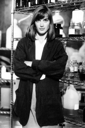 Amanda Pays reprises her role as Dr. Tina McGee Amanda Pays, Cw Flash, Jay Garrick, Bart Allen, Flash Series, John Wesley Shipp, Heroes Tv Series, Dc Legends, Wally West