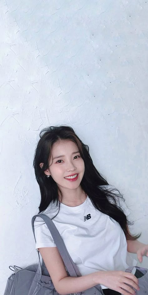 Iu Cute Wallpaper, Iu Pfp, Actor Wallpaper, Iu Aesthetic, Iu Kpop, Iu Wallpaper, Lee Jieun, City Vibe, Lee Ji Eun