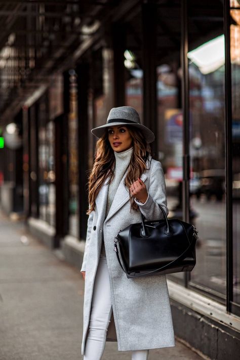 Ootd Blazer, Pretty Winter Outfits, Outfit Elegantes, Fall Fashion Coats, Gray Coat, Hat Outfit, White Trousers, Elegante Casual, Grey Coat