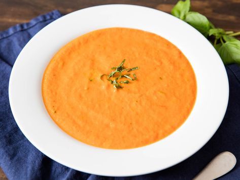 Carrot Butter, Tomatoe Soup, Creamy Tomato Soup Recipe, Meat Soup, Cheese Toastie, Creamy Soup Recipes, Vegetarian Soups, Creamy Carrot Soup, Veggie Broth