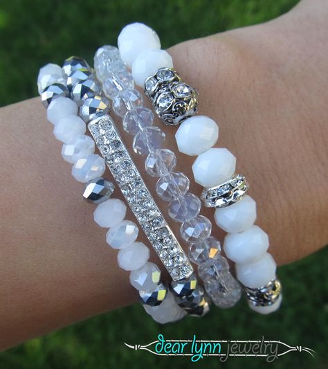 bridal bracelets Stretch Beaded Bracelets Diy, Bridal Bracelets, Girly Bracelets, Memory Wire Jewelry, Wrist Jewelry, Diy Bracelets Patterns, Diy Bracelet Designs, Beads Bracelet Design, Bangles Jewelry Designs