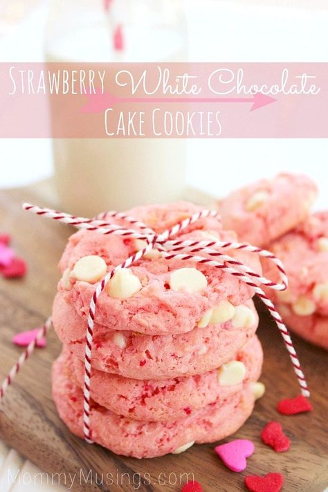 strawberry cake cookies recipe White Chocolate Chip Cake, Chocolate Chip Cake Mix Cookies, Chocolate Chip Cookie Cake Recipe, Aka Christmas, Strawberry Cake Mix Cookies, Christmas Snowball, Strawberry White Chocolate, Valentines Recipes Desserts, Resepi Biskut