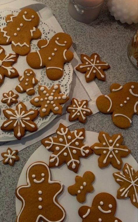 Ginger Bread Man Aesthetic, Ginger Bread Cookies Aesthetic, Christmas Sugar Cookies Aesthetic, Gingerbread Asthetic, Christmas Cookie Aesthetic, Gingerbread Cookies Aesthetic, Christmas Cookies Aesthetic, Christmas Dreaming, I Love Winter