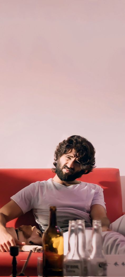 Arjun Reddy Aesthetic, Haddi Mera Buddy Wallpaper, Dear Comrade Wallpapers Hd, Arjun Reddy Love Images, Kabir Singh Dp, Kabir Singh Wallpapers, Vijay Devarakonda Arjun Reddy, Dear Comrade Pics Hd, Kabir Singh Movie Pics