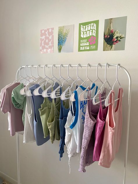 Hanging Racks For Clothes Bedrooms, Preppy Clothing Rack, Clothing Rack For Bedroom, Aesthetic Wardrobe Ideas, Clothes In Rack Aesthetic, Close Racks In Bedroom, Aesthetic Clothes Rack In Room, Room Ideas Aesthetic Clothing Rack, White Clothing Rack Aesthetic