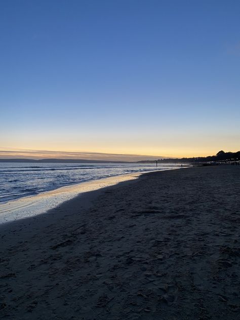 Uk Beach, Bournemouth Aesthetic, British Beach, Beach England, Bournemouth Beach Aesthetic, Uk Beaches Aesthetic, Brighton Beach Aesthetic, Bournemouth Beach, Uk Beaches