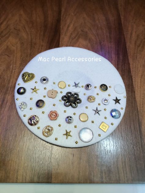 Embellished Beret Pearl Accessories, Berets, Button Design, Hats For Women, Decorative Plates, Mac, Tableware, Hats, Quick Saves