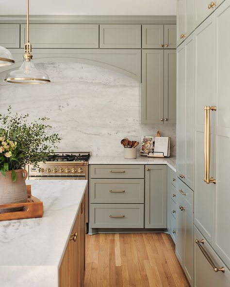 sage green kitchen – marble backsplash – IHOD Rh Kitchen, Sage Kitchen, Kitchen Cabinet Inspiration, Makeover Kitchen, Sage Green Kitchen, Kitchen Ikea, Warm Kitchen, Green Kitchen Cabinets, Gray Cabinets