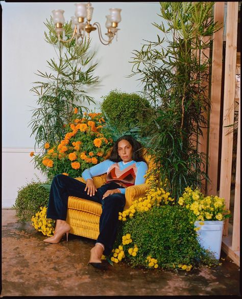 Melina Matsoukas on Instagram: “Grey gardens.  By Emman Montalvan for @ubikwistmag” Melina Matsoukas, Plant Installation, Photoshoot Backdrops, Flower Photoshoot, Flower Installation, Grey Gardens, Photoshoot Concept, Studio Shoot, Creative Portraits