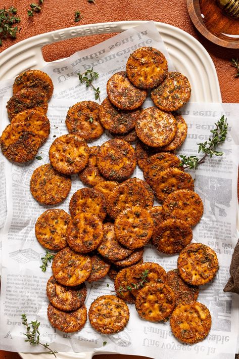 Sweet + Spicy Herb Crackers | Orchids + Sweet Tea Crunchy Savory Snacks, Vegan Salty Snacks, Sweet Crackers, Cracker Appetizers, Snack Combos, Sandwich Photography, Herb Crackers, Spicy Crackers, 2024 Holidays