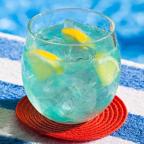 Whether you’re lounging poolside, or dreaming of summer, this vodka lemonade punch is the ultimate warm-weather drink. Pinnacle® vodka combines with citrus-infused blue curacao and lemonade to create an eye-catching cocktail you and your guests won’t want to put down. Vodka Lemonade Punch, Pool Party Punch, Summer Beverages, Pool Drinks, Lemonade Punch, Party Punch Recipes, Jello Shot, Party Drinks Alcohol, Vodka Lemonade