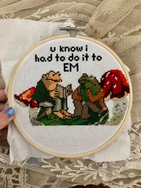 Frog And Toad Pixel Art, Frog And Toad Cross Stitch, Frog And Toad Embroidery, Toad And Frog, Frog Cross Stitch, Stitch Stuff, Stitch Ideas, Cute Embroidery, Stitch Art