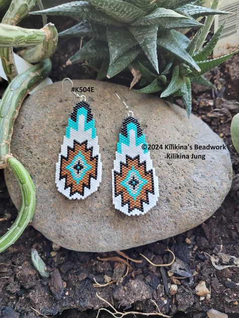 Jewelry :: Earrings :: Native American Style Beaded Navajo Rug Earrings, Seed Beaded Navajo Rug Earrings, Made by Kilikina Plaid Seed Bead Earrings, Free Native Beading Patterns, Beaded Earrings Native Beadwork Ideas, Native American Beadwork Tutorial, Indigenous Beadwork, Miyuki Earrings, Native American Beadwork Patterns, Native Beading, Seed Bead Jewelry Patterns