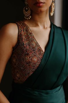 Elegant Saree Blouse Designs, Green Saree Blouse Designs, Bottle Green Blouse Designs, Saree Blouses Designs, Modern Indian Dress, Kurta Designs Women Casual, Bottle Green Blouse, Dark Green Lehenga, Indian Wedding Dress Modern