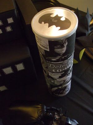 Batman Signal, Batman Light, Batman Diy, Batman Baby, Batman Theme, Superhero Crafts, Pringles Can, Candle Power, Batman Birthday Party