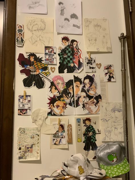 Japanese Theme Room Ideas, Anime Room Inspo Manga, Anime Corner Room, Cute Art Room Ideas, Room Decor Anime Ideas, Anime Room Decor Aesthetic, White Board Ideas Aesthetic, Demon Slayer Room Ideas, Genshin Room Decor