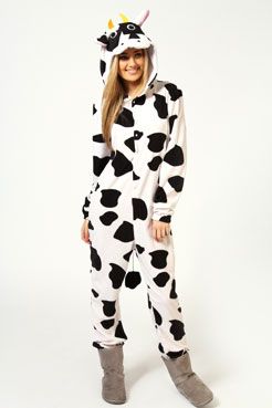 Onesies For Women, Cow Outfits, Costume Carnaval, Cow Costume, Cute Onesies, Animal Onesie, Couples Halloween, A Cow, Adult Halloween Costumes