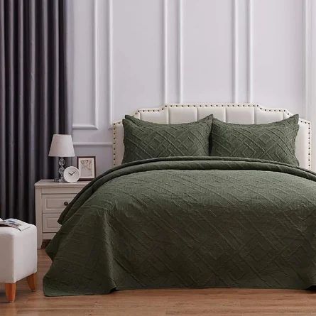 Latitude Run® Microfiber Reversible 3 Piece Quilt Set | Wayfair Elegant Bedding, Beautiful Objects, Green Quilt, Quilted Bedspreads, Bedding Stores, Bed Sets, Bedspread Set, Coverlet Set, Size King