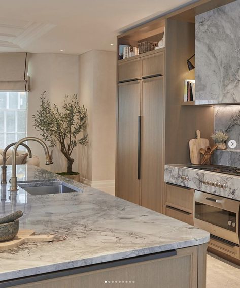 Kitchen With Marble, Sophie Paterson Interiors, غرفة ملابس, Hus Inspiration, Kitchen Inspiration Design, Counter Tops, Luxury Kitchen, Küchen Design, Kitchen Style