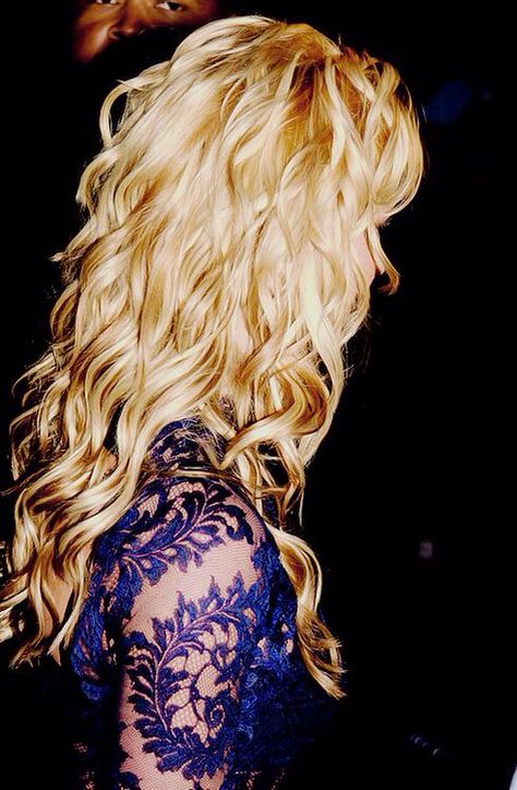 Britney Spears Britney Spears Hair, Hair Flip, Mtv Video Music Award, Favorite Hairstyles, Hair Envy, American Dream, Spears, Britney Spears, How To Feel Beautiful