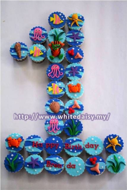 I'm trying to talk the birthday boy into cupcakes this year. Maybe this will do the trick. Nice! Ocean Themed Party, Daisy Cupcakes, Pull Apart Cupcake Cake, Best Cupcakes, Cupcakes Birthday, Shark Themed Birthday Party, Ocean Theme Party, Pull Apart Cupcakes, Ocean Birthday