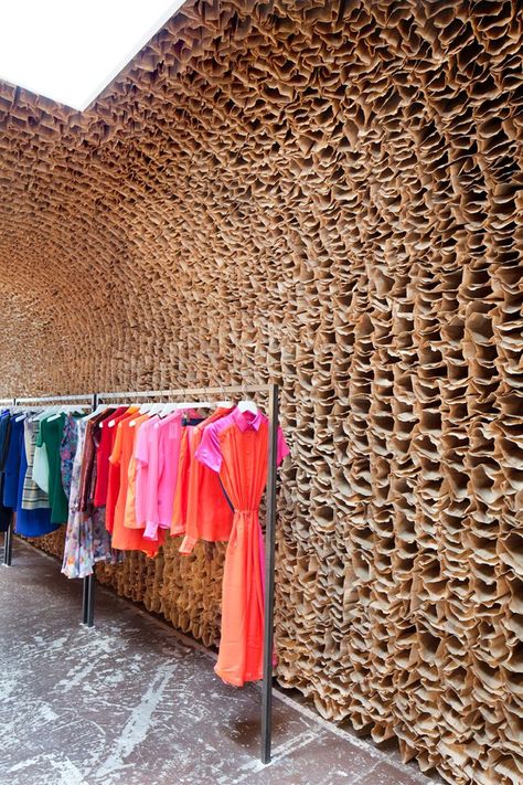 just an idea Paper Bag Walls, Merci Paris, Store Interiors, Honeycomb Paper, Retail Store Design, Brown Paper Bag, Retail Interior, Store Interior, Retail Space