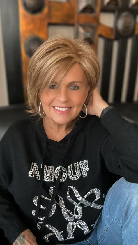 Shaggy Layers, Blonde Bob Haircut, Course Hair, Stylish Short Hair, Short Haircut Styles, Short Shag Hairstyles, Spring Chicken, Really Short Hair, Medium Short Hair