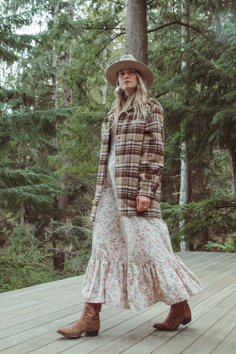 Hippie Western Outfits, Boho Plaid, Winter Mode Outfits, Plaid Wool Coat, Winter Boho, Shearling Coat, Brown Plaid, Plaid Jacket, Vintage Coat