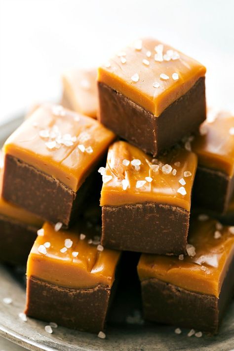 Chocolate Caramel Fudge, Fudge Caramel, Nutella Fudge, Peppermint Fudge, Microwave Fudge, Christmas Fudge, Salted Caramel Fudge, Thanksgiving Desserts Easy, Diy Easy Recipes