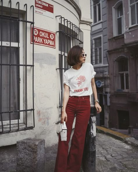 Red Jeans Outfit, 70s Inspired Fashion, Red Pants, Red Outfit, 70s Inspired, Curvy Outfits, Inspired Outfits, Work Fashion, Spring Summer Outfits