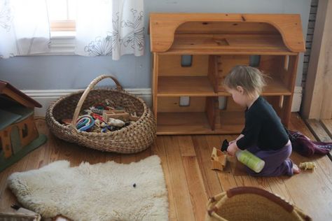 beautiful doll house Waldorf Doll House, Nature Schooling, Waldorf Dollhouse, Vintage Classroom, Waldorf Homeschooling, Waldorf Steiner, Amanda Blake, Waldorf Homeschool, Nature School