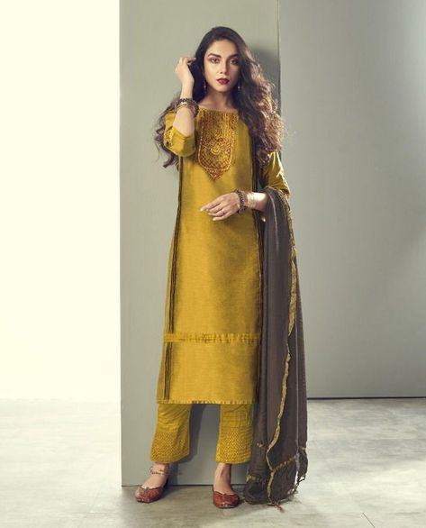 Kurta Bridal Salwar, Prachi Desai, Mustard Fabric, Celana Fashion, Stylish Kurtis Design, Salwar Suits Party Wear, Simple Lehenga, Yellow Suit, Silk Pant